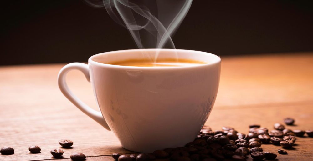 tipuri de cafea - ceasca cu cafea aburind